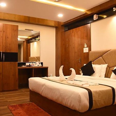 סיליגורי Hotel Royal City מראה חיצוני תמונה