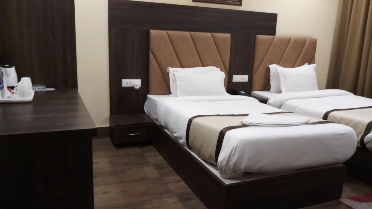 סיליגורי Hotel Royal City מראה חיצוני תמונה